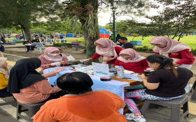 Tim UPJ dan Siswa SMK Kesehatan Sadewa Wates Gelar Cek Kesehatan di Alun-alun Wates