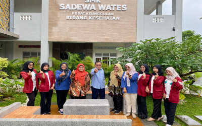 Edukasi Kesehatan untuk Siswa: Kolaborasi SMK Kesehatan Sadewa Wates dengan Poltekes Karya Husada