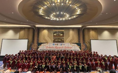 Khidmat dan Haru Warnai Pengukuhan dan Pelepasan Siswa Kelas XII SMK Kesehatan Sadewa Wates