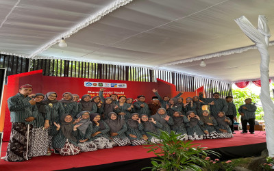 Khidmat Hardiknas, Hangatnya Pengukuhan, Meriahnya HUT ke-14 di SMK Kesehatan Sadewa Wates